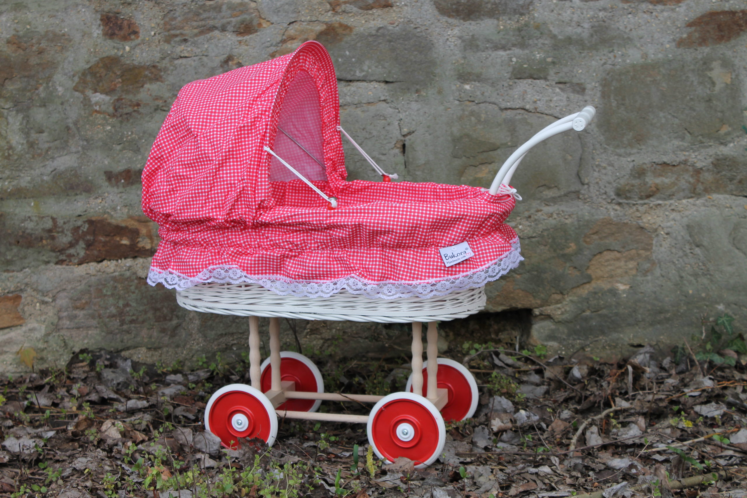 Bukora® Puppenwagen Weiß lackiert aus Weide mit Rot Weiß fein kariert und Holzgriff...extra stabil...