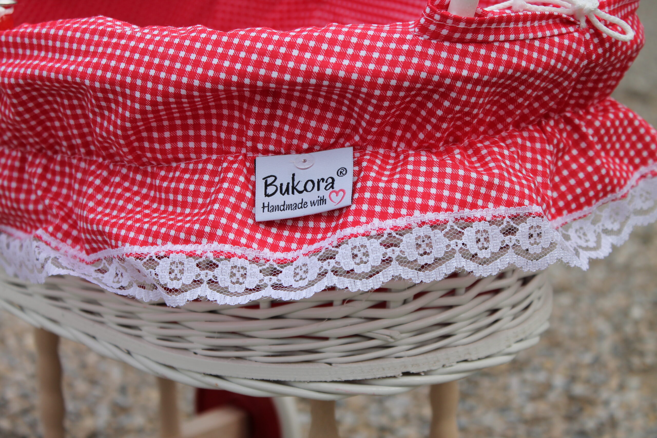 Bukora® Puppenwagen Weiß lackiert aus Weide mit Rot Weiß fein kariert und Holzgriff...extra stabil... – Bild 3
