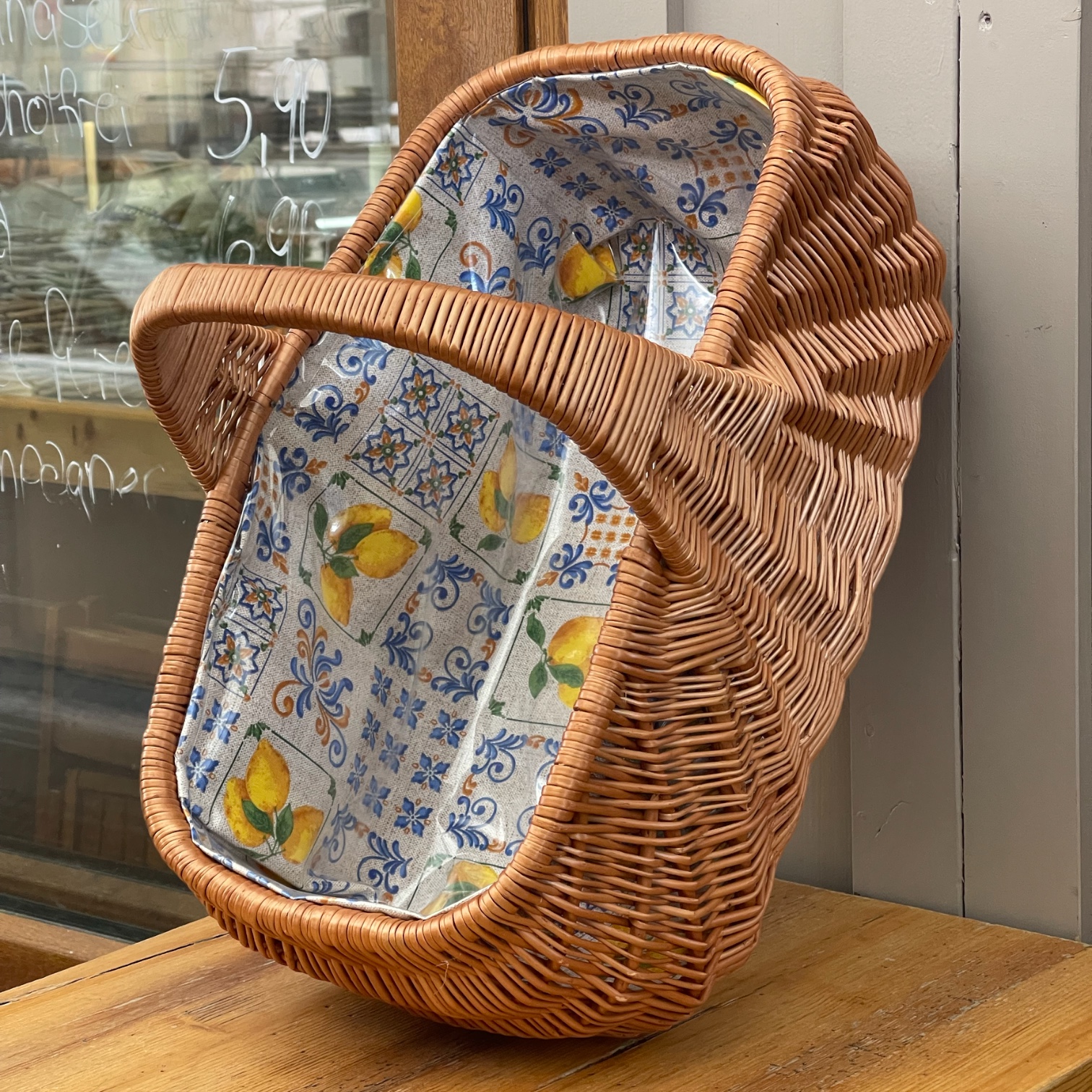 Bukora® Einkaufskorb aus Weide mit Zitronen und Blau gemustertem Stoff – Bild 9
