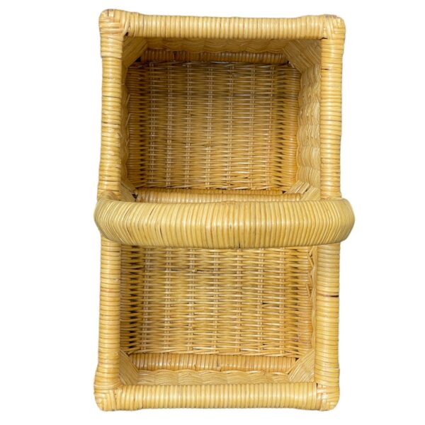 Handgeflochtener Treppenkorb aus Rattan in Honig