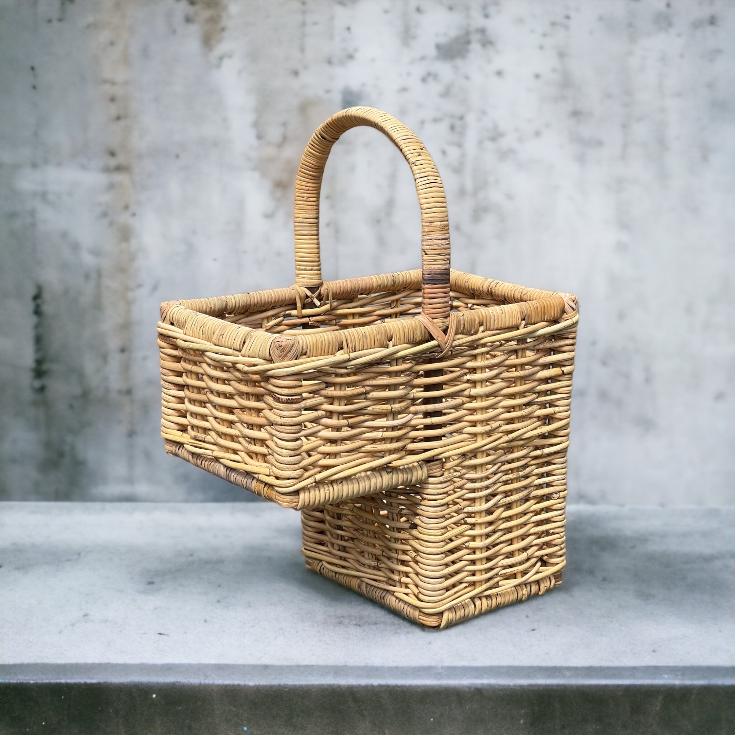 Treppenkorb aus Rattan Natur – Praktisch & Dekorativ für Mehrstöckige Ordnung