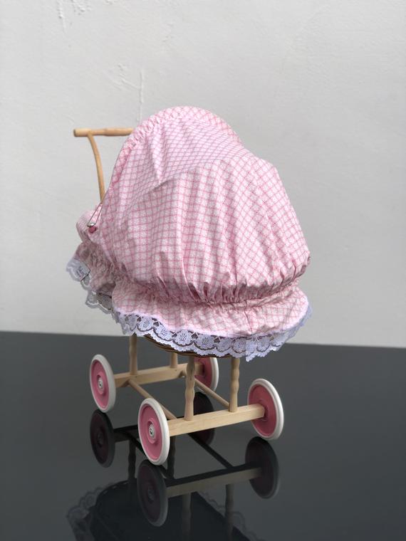 Bukora® Puppenwagen aus Weide mit Rosa geblümten Stoff aus Mathildas Welt Kollektion.. – Bild 6