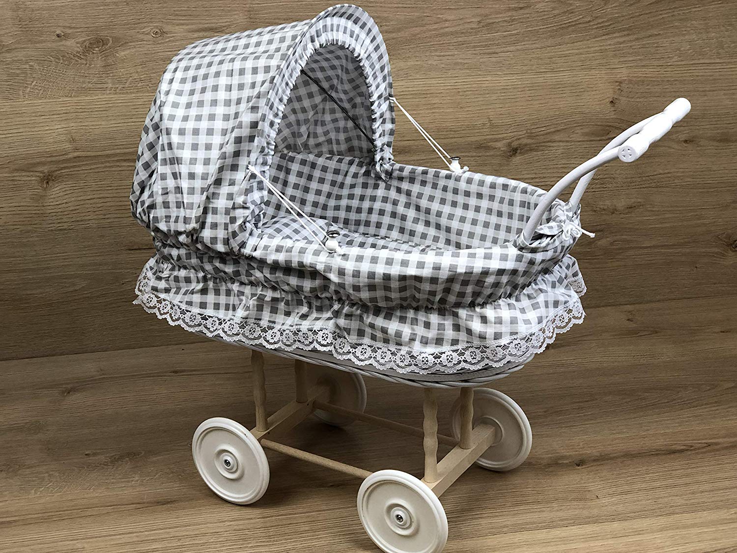 Bukora® Puppenwagen Stoff Grau Groß kariert Weiß lackiert aus Weide .extra stabil.